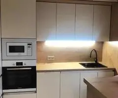 parduodamas šviesus, jaukus trijų kambarių butas moderniame name