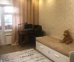 parduodamas šviesus, jaukus trijų kambarių butas moderniame name