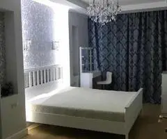 parduodamas šviesus, jaukus trijų kambarių butas moderniame name